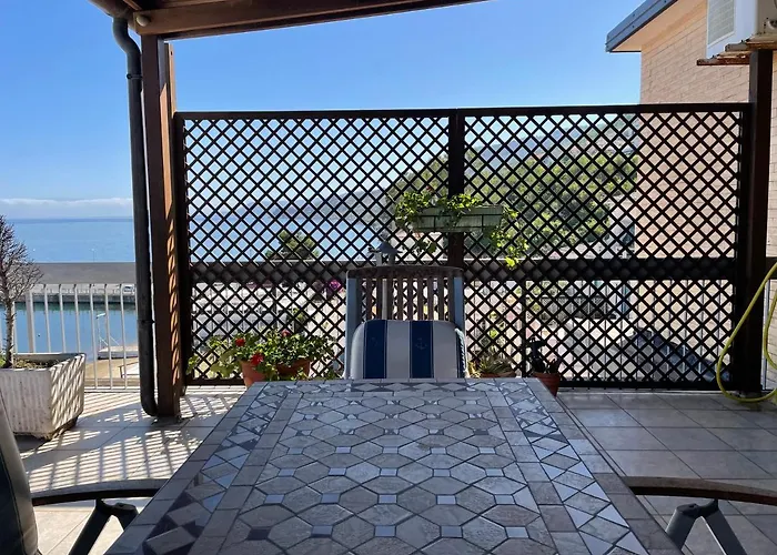 Attico Con Terrazza Sul Porticciolo Turistico Di Apartamento *