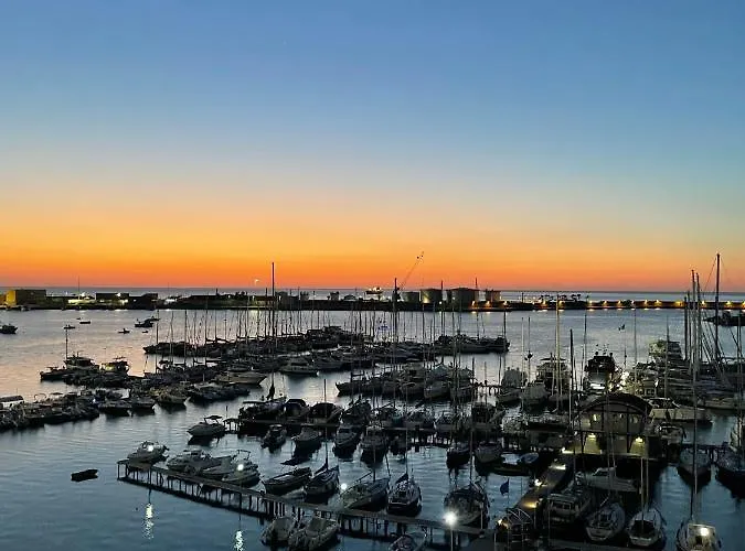 Attico Con Terrazza Sul Porticciolo Turistico Di Apartamento