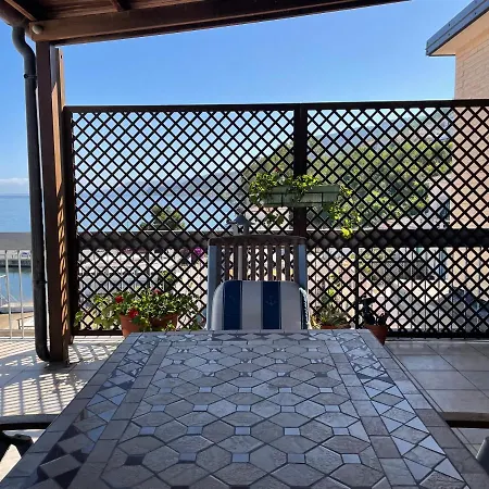 Attico Con Terrazza Sul Porticciolo Turistico Di Apartmán *