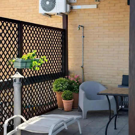 Attico Con Terrazza Sul Porticciolo Turistico Di Apartamento *