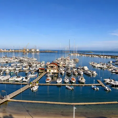 Attico Con Terrazza Sul Porticciolo Turistico Di Apartment