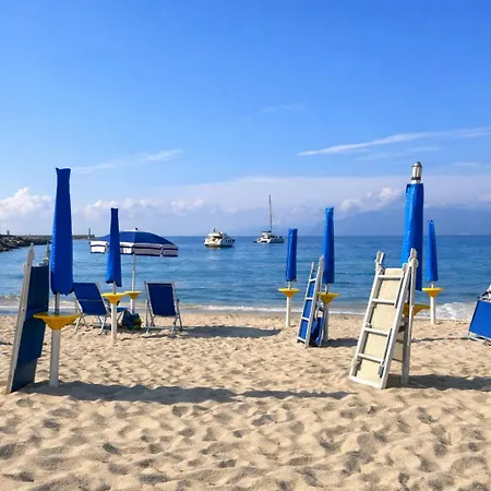 Attico Con Terrazza Sul Porticciolo Turistico Di Vibo Valentia Marina