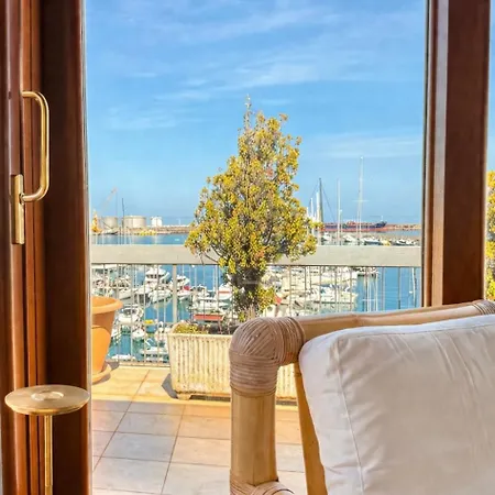 Attico Con Terrazza Sul Porticciolo Turistico Di * Vibo Valentia Marina