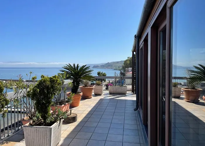 Attico Con Terrazza Sul Porticciolo Turistico Di 公寓 维博瓦伦蒂亚码头