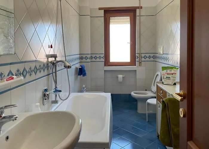 Attico Con Terrazza Sul Porticciolo Turistico Di 维博瓦伦蒂亚码头