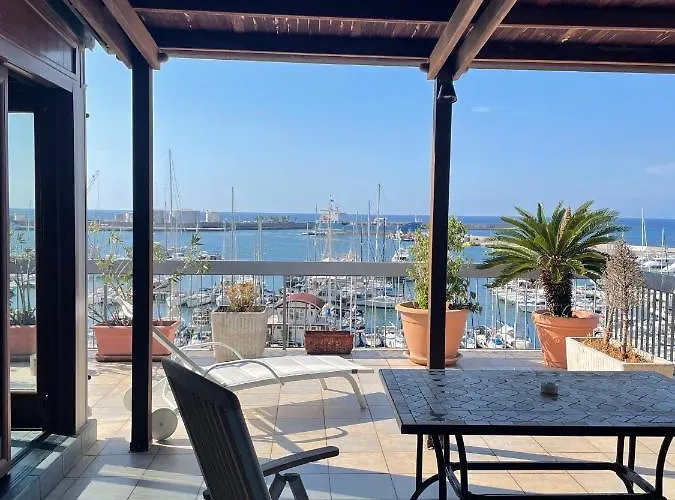 Attico Con Terrazza Sul Porticciolo Turistico Di 维博瓦伦蒂亚码头