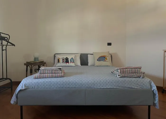 公寓 Attico Con Terrazza Sul Porticciolo Turistico Di 维博瓦伦蒂亚码头